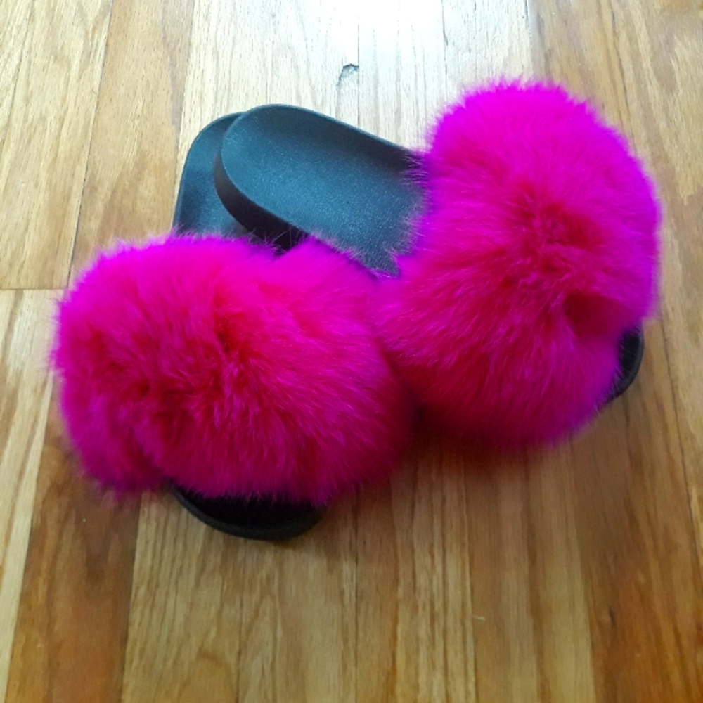NWOT Gorgeous Fur Slides Hot Pink Size 8 💕💕💕